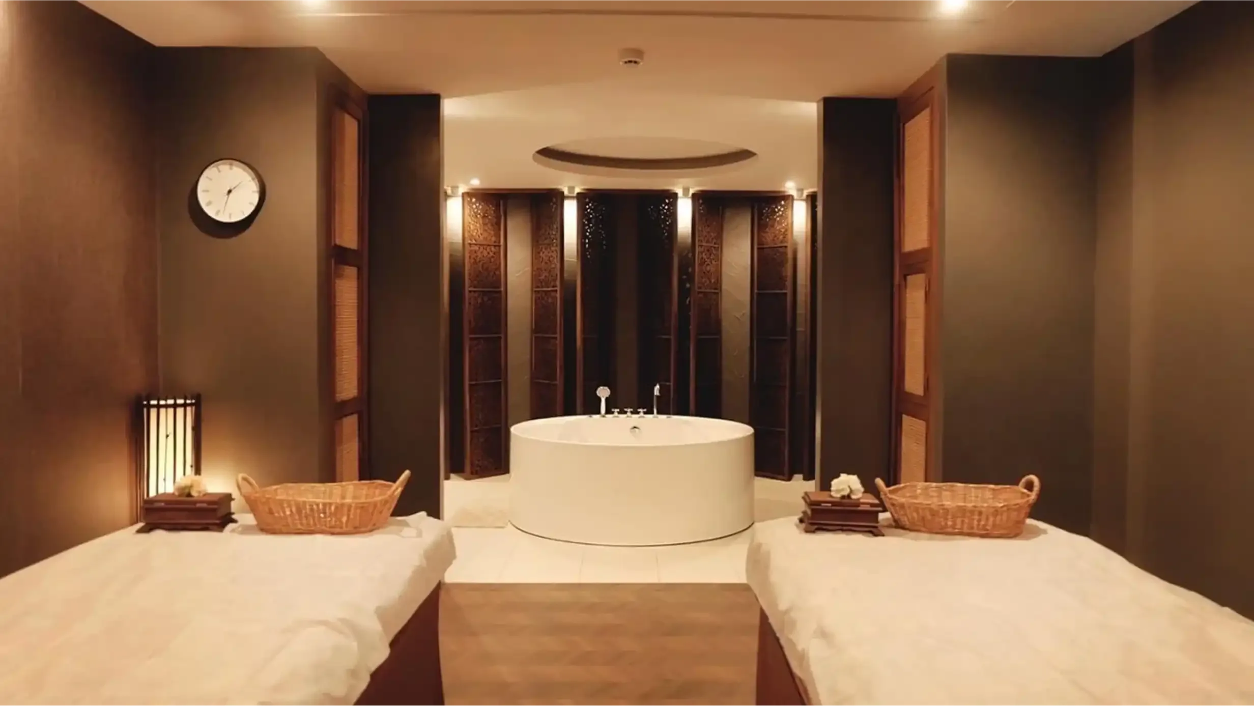 Private couple room with jacuzzi at The Home Massage & Spa
